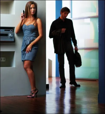 Vous trouvez sur le portable de votre mec/de votre copine un message d'un(e) certain(e) Camille : "À demain". Or, il/elle ne vous a jamais parlé de lui/ d'elle...