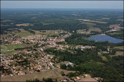 Ce gros bourg des landes situé aux confins de l'Armagnac. C'est :