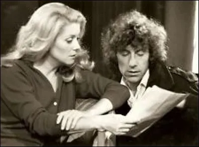 Alain Souchon fait sa première apparition au cinéma en 1980, dans un film où il est aux côtés de Catherine Deneuve, de Serge Gainsbourg et de Jean-Louis Trintignant. Quel est ce film ?