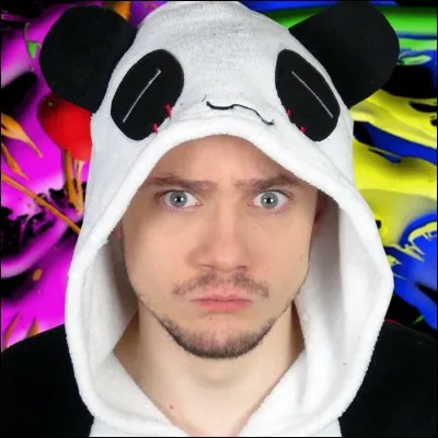 Comment s'appelle le gentil monsieur qui a créé la chaîne SLG (Salut les geeks) sur YouTube ?