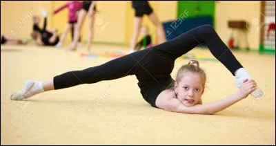 Quelle tenue portent les gymnastes quand elles font de la gymnastique en compétition ?