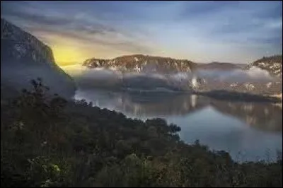 Parmi ces pays, lequel n'est pas traversé par le Danube ?