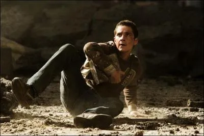 Quel est cet objet que tient Sam dans ses bras ?