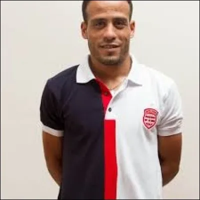 Dans le jeu "Slither.io", il faut contrôler :