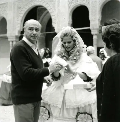 On reconna&icirc;t ici le r&eacute;alisateur de ce film, et son actrice allemande, ce qui vaudra &agrave; Louis de Fun&egrave;s, absent de la photo, de prononcer quelques phrases savoureuses en allemand. Quel est ce film ?