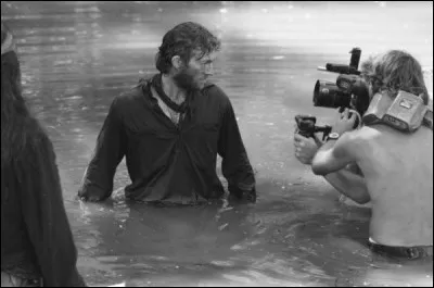 Ce n'est pas un m&eacute;tier facile que technicien sur un tournage. Ici, il faut se mouiller, comme l'acteur du film. Quel est ce film&nbsp;?