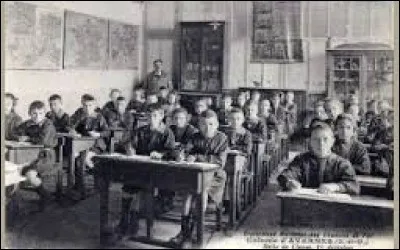 Le féminin d'écureuil est écureuille.