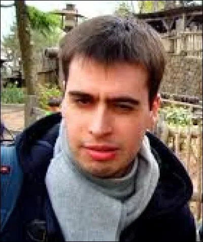 Comment est surnommé cet homme qui faisait des vidéos avec lui à Disneyland ?