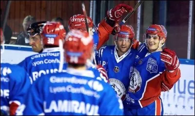 Combien de joueurs une équipe peut-elle avoir sur la glace, y compris le gardien ?