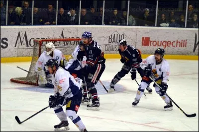 Quel club a été le plus titré, avec 30 titres de champion, depuis le début du championnat avant 1914 ?