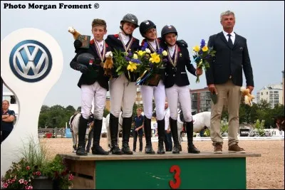 Qui est le sélectionneur de l'équipe de France poney en CSO ?