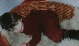 Ce petit garçon au visage adorable, c'est facile de deviner que c'est...