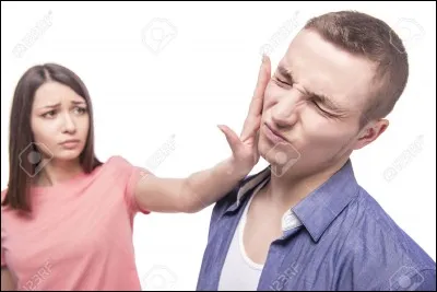 Quand quelqu'un te frappe, tu :