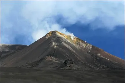 Quel est le sommet le plus élevé de toutes les îles méditerranéennes ?