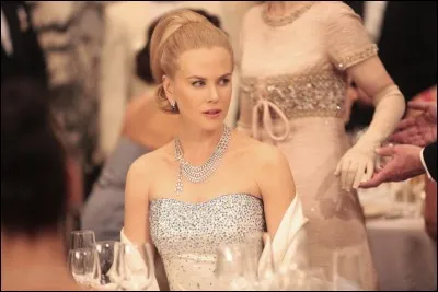 Très facile : on reconnaît bien sûr Nicole Kidman, qui est (joliment, les bijoux sont de Cartier) déguisée en... ?