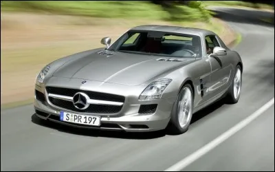 Qui est la mercedes de Carly ?