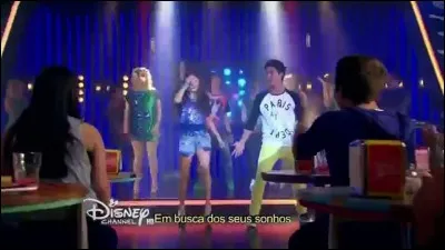 Quelle est la chanson qui a réuni les filles et les garçons ?
 (3e open, épisode 26)