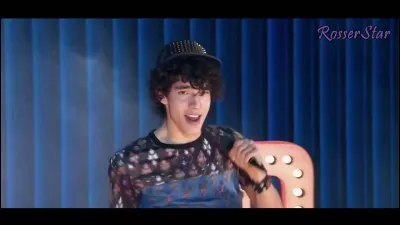 Quelle est la chanson que Ramiro a chantée au premier open ?
(épisode 5)