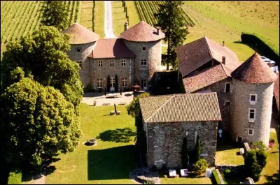 Le château Bayard,est le berceau du célèbre chevalier "Sans peur et sans reproche",modèle de la chevalerie française,mais quel est le vrai nom de Bayard?