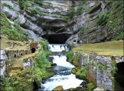 Et pour voir la source de la Loue, dans :