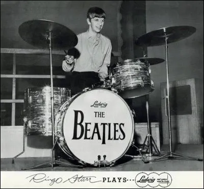 Qui était le premier batteur des Beatles ?