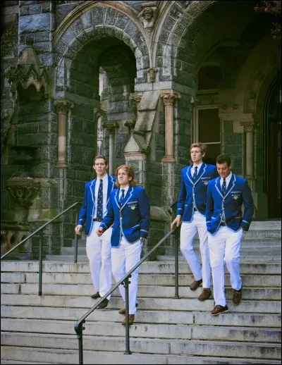 En quoi ces charmants jeunes gens sont-ils déguisés avec élégance ?