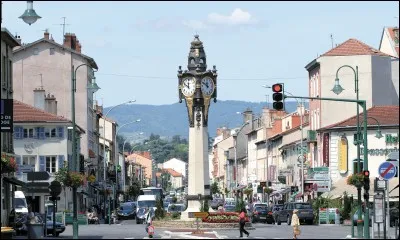 TASSIN-LA-DEMI-LUNE - De laquelle de ces villes cette commune constitue-t-elle une banlieue ?