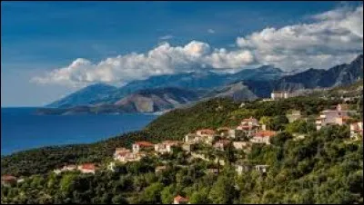 La ville de Tirana est la capitale de l'Albanie.