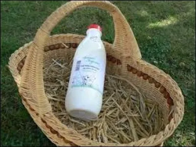 Une bouteille de lait demi-écrémé a un bouchon rouge.