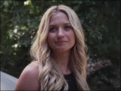 Qui joue à la fois le rôle de Charlotte DiLaurentis et CeCe Drake ?