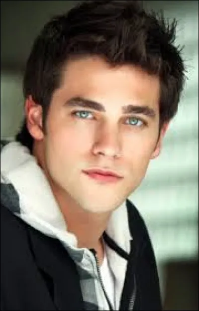 Qui joue le rôle de Noel Kahn ?