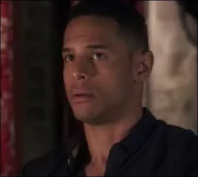 Qui joue le rôle de Lorenzo Calderon ?