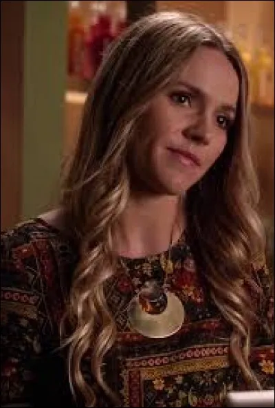 Qui joue le rôle de Sabrina ?