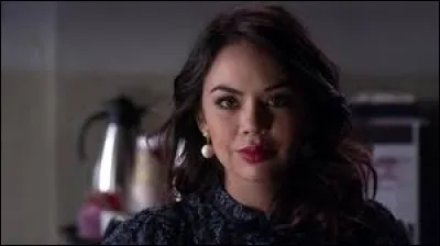 Qui joue le rôle de Mona Vanderwaal ?