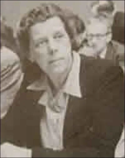 Syndicaliste et communiste, elle prend part à l'organisation de la résistance dans le Nord-Pas-de-Calais et notamment de la grève des mineurs de mai 1941. Arrêtée par la Gestapo, elle est déportée à Ravensbrück d'où elle est libérée en avril 1945. De qui s'agit-il ?