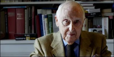 Jeune royaliste dans les année 30, il refuse l'armistice et rejoint de Gaulle et la France Libre. il mène plusieurs mission en France, et travaille comme secrétaire de Jean Moulin, à la mise en place du CNR. De qui s'agit-il ?