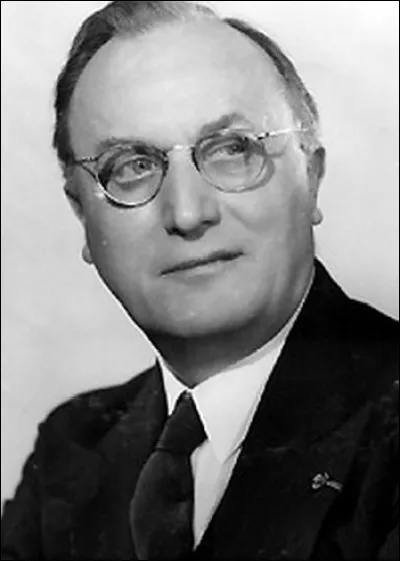Préfet, il est relevé de ses fonctions par Vichy pour avoir refusé de prêter serment à Pétain. Il entre dans la Résistance et doit remplacer Jean Moulin au CNR. Arrêté en février 1944, il est déporté en Allemagne et libéré en avril 45. Qui est-ce?