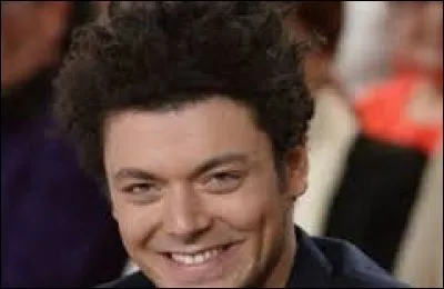 Auprès de quel chanteur est-il apparu dans le clip "Mme Pavoshko" ?