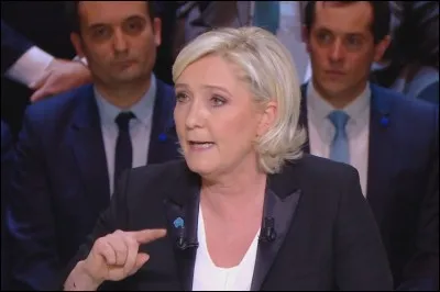 Quant à Marine Le Pen, elle serait plutôt pour le vote des blancs ! Que veut-elle instaurer dans le hall de toutes les mairies ?