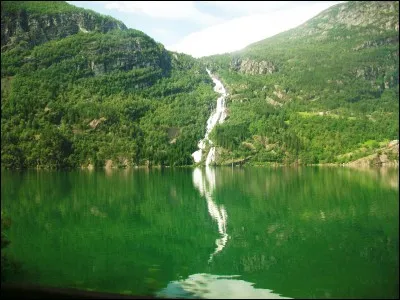 À Paris, que désignent les "Folies Bergères" ?
