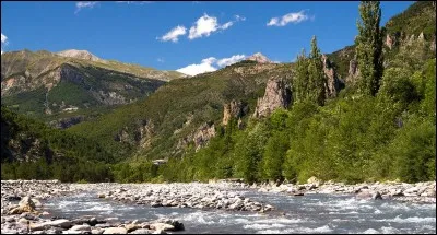 VERCORS - De quelle chaîne de montagnes fait partie ce massif culminant à 2 341 mètres ?