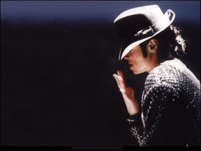 Michael Jackson s'est fait connaître grâce aux Jackson Five.