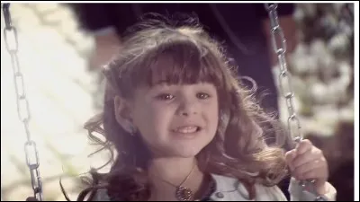 Comment s'appelle cette fille ?