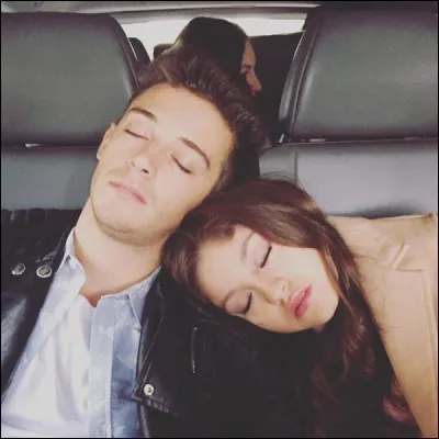 Tu es entour&eacute;(e)...