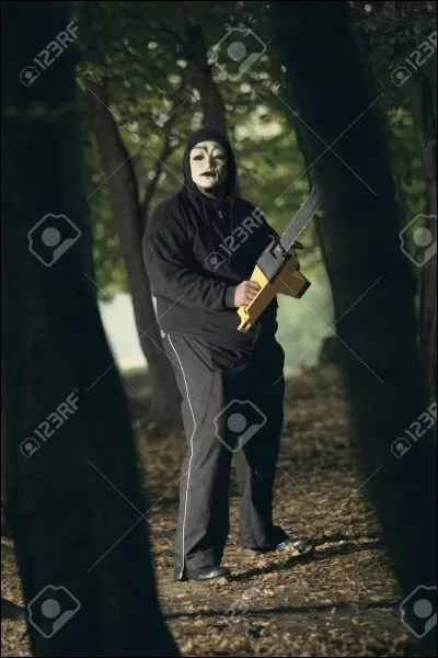 Que fais-tu si un individu masqu&eacute; et arm&eacute; d'une tron&ccedil;onneuse te fonce dessus ?