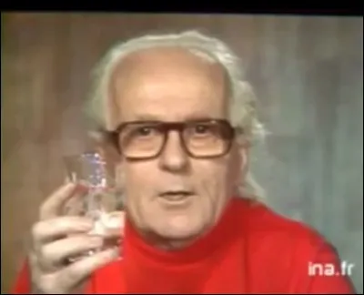 Il a été, en 1974, le premier candidat écologiste et n'a recueilli que 1,3% des voix. Qui est-ce ?