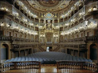 À quel compositeur rend-on hommage au festival de Bayreuth ?