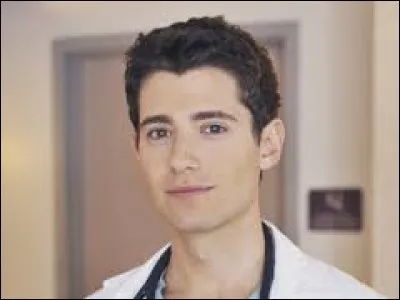 Avec qui est-il déjà sorti ?