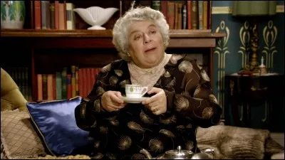 Cette TANTE, richissime, est celle de la futée et malicieuse Miss Phryne Fisher, une enquêtrice australienne hors pair, formant la paire la plus piquante qui soit avec le commissaire Jack Robinson. Comment s'appelle-t-elle ?