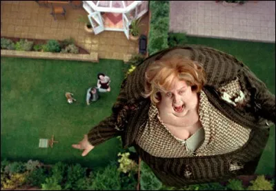Cette TANTE est une Dursley, et en tant que telle, elle ne dépare pas dans la famille, Harry Potter en sait malheureusement quelque chose. Cette abominable tante, ici en mauvaise posture, se prénomme... ?